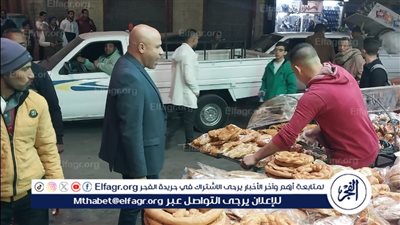 رئيس حي غرب أسيوط يقود حملة مكبرة لازالة التعديات على الطريق بشوارع الحي