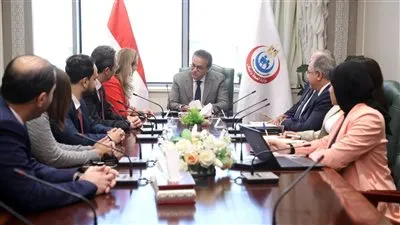 “عبدالغفار” يبحث مع وفد شركة 