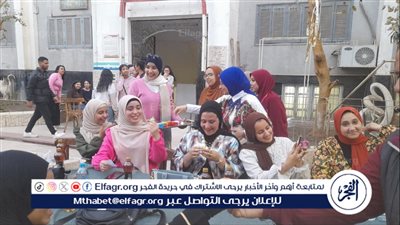 عميد تربية نوعية أسيوط توزع فوانيس رمضان وتتناول الإفطار مع الطلاب وهيئة التدريس والعاملين بالكلية
