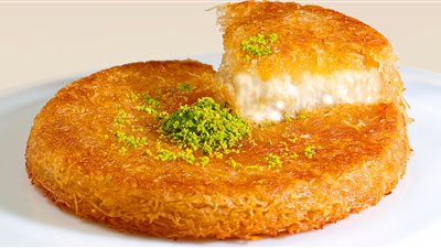 طريقة عمل الكنافة بالكريمة والمهلبية في المنزل بخطوات بسيطة