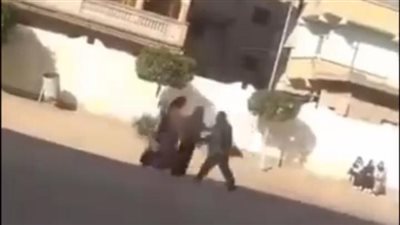 عرض إحدي الطالبتين المعتدى عليهما بالضرب بمدرسة شبراخيت علي الطب الشرعي