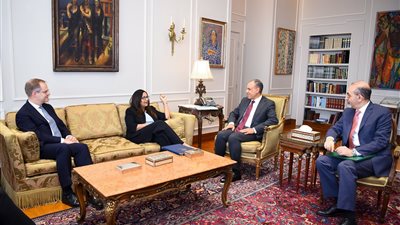 وزير الخارجية والهجرة يستقبل المبعوث التجاري البريطاني الخاص لمصر لبحث العلاقات الثنائية 