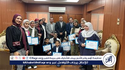 وكيل تعليم الدقهلية يكرم الطلاب الفائزين بمراكز متقدمة بمسابقة المواطنة الرقمية ومخاطر الإنترنت