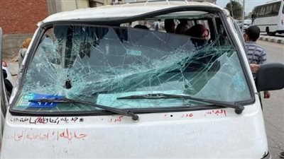 سقوط سقالة علي سيارة سرفيس بالمنصورة بسبب سوء الأحوال الجوية 