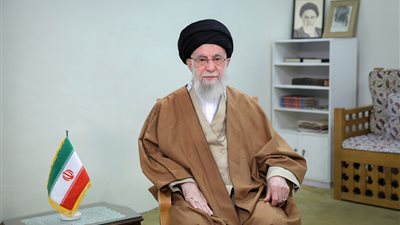  خامنئي يحذر أمريكا من التلاعب بإيران