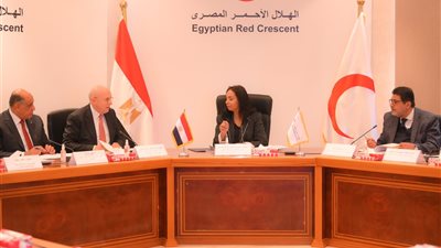 وزيرة التضامن تترأس اجتماع مجلس إدارة الهلال الأحمر المصري وتؤكد استمرار الدعم الإنساني لغزة