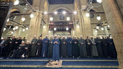 الجامع الأزهر كامل العدد بالمصلين في الثلث الأخير من شهر رمضان