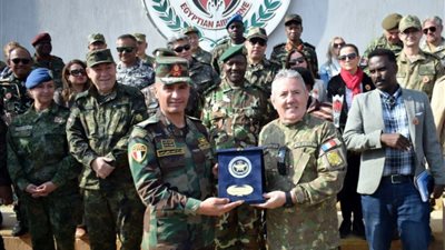 القوات المسلحة تنظم زيارة للملحقين العسكريين العرب والأجانب المعتمدين إلى عدد من الوحدات العسكرية والمزارات السياحية والتاريخية