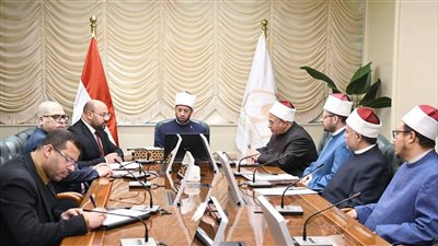 وزير الأوقاف يجتمع بمديري المديريات لمتابعة خطة العمل في العشر الأواخر من رمضان
