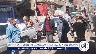 رئيس مركز منفلوط بأسيوط يقود حملة مكبرة لرفع إشغالات الباعة الجائلين بالمركز