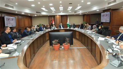 محافظ الجيزة يبحث الشكاوى والطلبات المقدمة من مواطنين أحياء العجوزة والوراق ومركز أبو النمرس