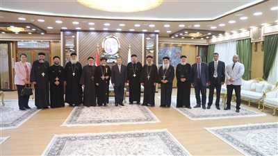 رئيس جامعة جنوب الوادي يستقبل وفد مطرانية قنا وإيبارشية نجع حمادي للتهنئة بعيد الفطر