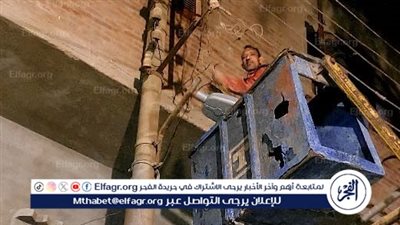 تركيب كشافات جديدة لإنارة الطرق بمركز ساحل سليم بأسيوط 