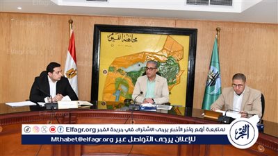 محافظ الفيوم يتابع معدلات الآداء بملفي التصالح 
