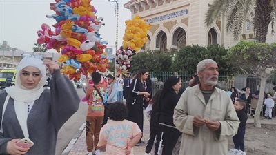 توافد كبير للمصلين علي الساحات والمساجد لأداء صلاة عيد الفطر المبارك في الدقهلية 