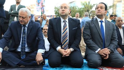 نائب محافظ الجيزة يؤدى صلاة عيد الفطر المبارك بساحة مسجد مصطفى محمود بحى الدقى