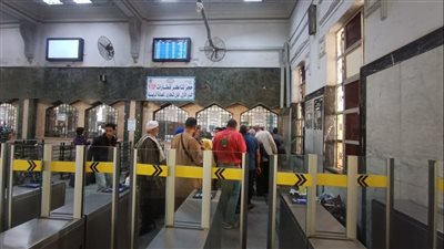 وزير الصناعة والنقل يتابع انتظام العمل بمرافق النقل والمواصلات ويوجه بتواجد مسؤولى السكة الحديد ومترو الانفاق بالمحطات