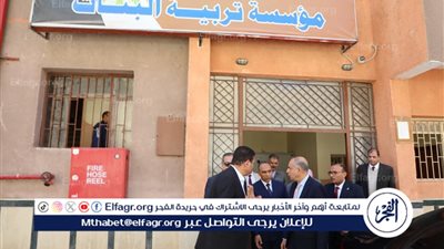 محافظ المنيا يوزع العيديات على أطفال مؤسستي البنات والبنين ويشاركهم فرحة عيد الفطر