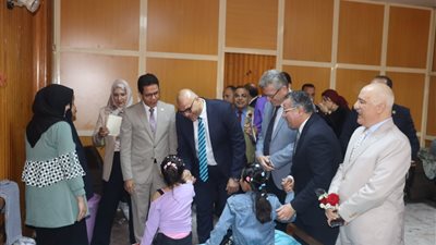 محافظ القليوبية يقدم التهنئة للأطقم الطبية والمرضى في أول يوم عيد الفطر المبارك