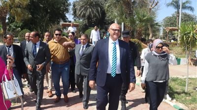 محافظ القليوبية يتفقد حدائق القناطر الخيرية لتقديم التهنئة للمواطنين بمناسبة عيد الفطر