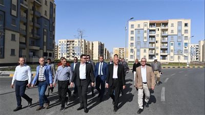 وزير الإسكان يتفقد وحدات المبادرة الرئاسية 