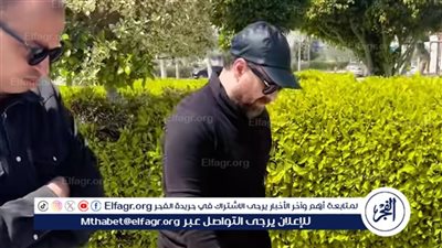 وصول جثمان زوجة نضال الشافعي لإداء صلاة الجنازة