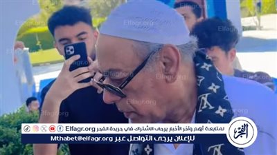 أبرزهم أحمد بدير ووفاء عامر.. النجوم يساندون نضال الشافعي في جنازة زوجته