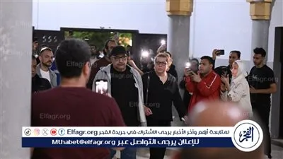 بالصور.. بيومي فؤاد وزوجته أبرز الحضور في عزاء زوجة نضال الشافعي