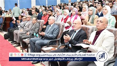 رئيس جامعة قناة السويس يفتتح المؤتمر الطلابي والبحثي السابع بكلية الآداب 
