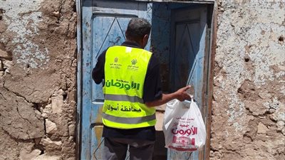  توزيع 1500كيلو لحوم مجانًا على الاسر الأولى بالرعاية بأسوان