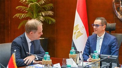 وزير الاستثمار يلتقي السفير البريطاني بالقاهرة لبحث سبل تعزيز التعاون الاقتصادي بين البلدين