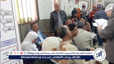 محافظ الدقهلية لرئيس مركز ميت غمر: انا قاعد وسط المواطنين لحد لما كل واحد يخلص مصلحته