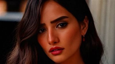 رسالة غامضة.. زينة تخطف الأنظار من أحدث ظهور لها 