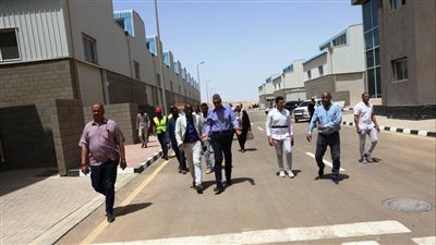 محافظ أسوان يتفقد الورش والوحدات بالمنطقة الصناعية الحرفية بنصر النوبه