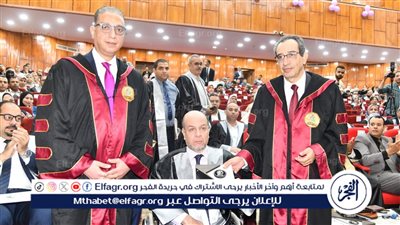 محافظ الفيوم ورئيس الجامعة يشهدان الاحتفال بعيد العلم السابع عشر