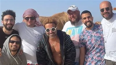 مصطفى خاطر يشارك جمهوره بـ لحظاته السعيدة مع أصدقائه 