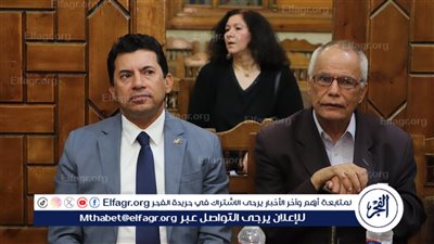 وزير الشباب والرياضة يتقدم الحضور لتقديم واجب العزاء في شقيقة نقيب الصحفيين 