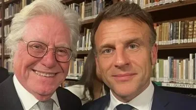 صورة.. حسين فهمي يوجه رسالة شكر لـ إيمانويل ماكرون 