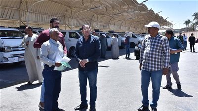 محافظ الأقصر.. يكلف السكرتير المساعد بالمرور لمتابعة الإلتزام بتطبيق التعريفة الجديدة داخل المواقف