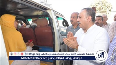 محافظ أسيوط يتفقد المواقف ومحطات الوقود للتأكد من الإلتزام بالتعريفة الجديدة وتوافر المواد البترولية 