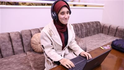 «مسكت حلمي بإيدي».. قصة طالبة مدرسة المكفوفين ثريا أشرف