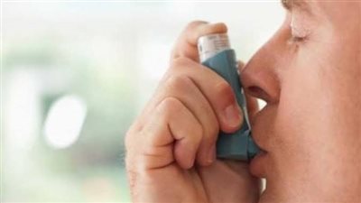 هل تسبب بخاخات الصدر الإدمان؟.. طبيب يوضح