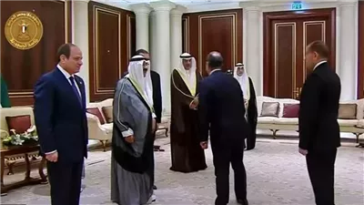 المدفعية تطلق 21 طلقة..الرئيس السيسي يصل إلى قصر بيان بالكويت