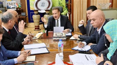 محافظ المنوفية يناقش بحث سبل الارتقاء بمنظومة النظافة ويشدد على المتابعة الدقيقة