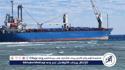 الجيش البريطاني: حريق في سفينة بعد إصابتها بمقذوف في خليج عدن