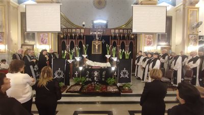 الأنبا إبراهيم إسحق يترأس صلوات بصخة الصلبوت من يوم الجمعة العظيمة بمصر الجديدة