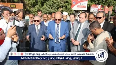 عقب حادث تصادم ربع نقل بملوى.. محافظ المنيا يزور المصابين ويقرأ الفاتحة على أرواح الضحايا