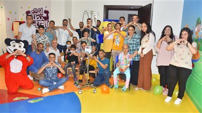 بالهدايا والألعاب.. شباب كنيسة أرمنت الحيط يزرعون البهجة في قلوب أطفال أورام الأقصر