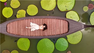 وسط المياه.. مايان السيد تحتفل بـ شم النسيم 