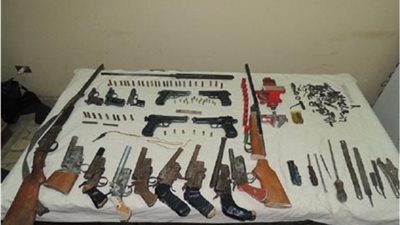 ضبط عاطلين بتهمة الاتجار في الأسلحة ببني سويف